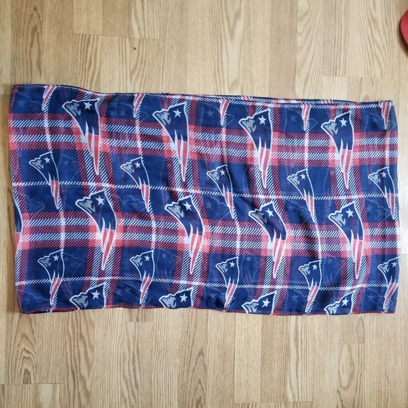 New England Patriots Infinity Scarf - Picture 2 of 3